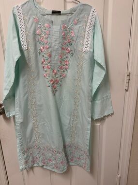 Agha Noor Mint Embroidered Tunic with Pink Floral Detail lawn fabric